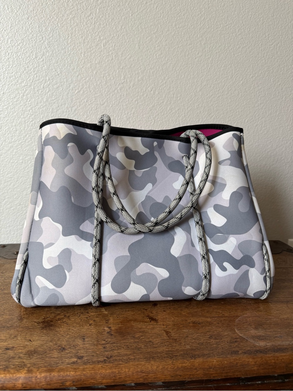 Parker & Hyde Camo Neoprene Tote - Picture 4 of 10
